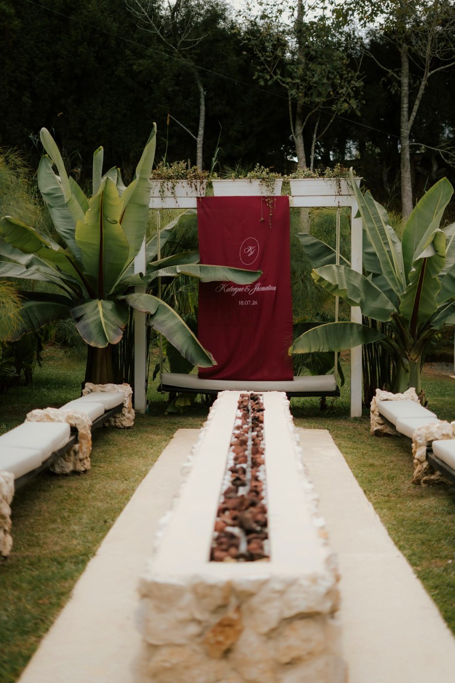 La fogata y el columpio decorados para una boda